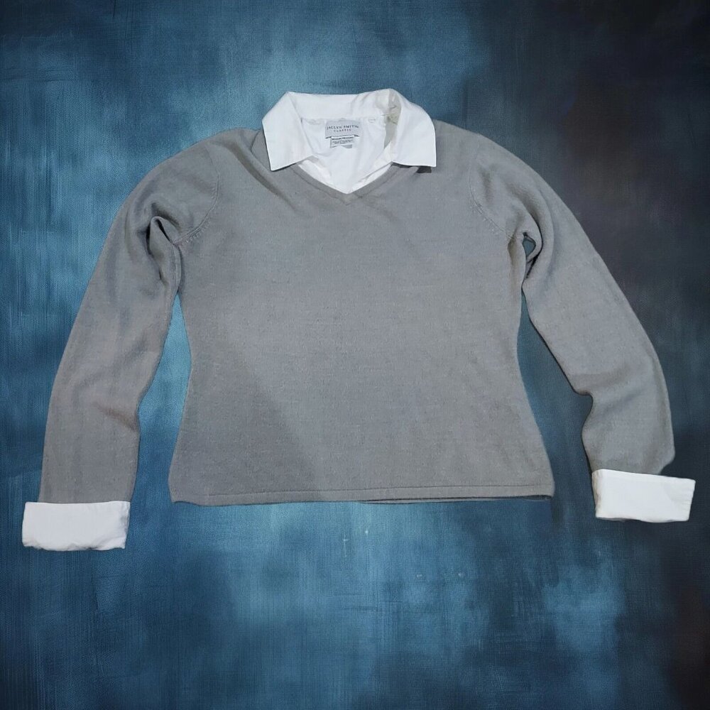 Jaclyn Smith Sweater Gray Button in Collar Cuffs Long Sleeve V Neck Casual
